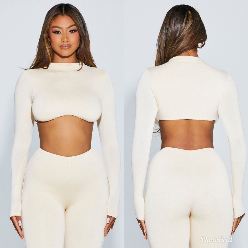 Naked wardrobe serve curves crop top